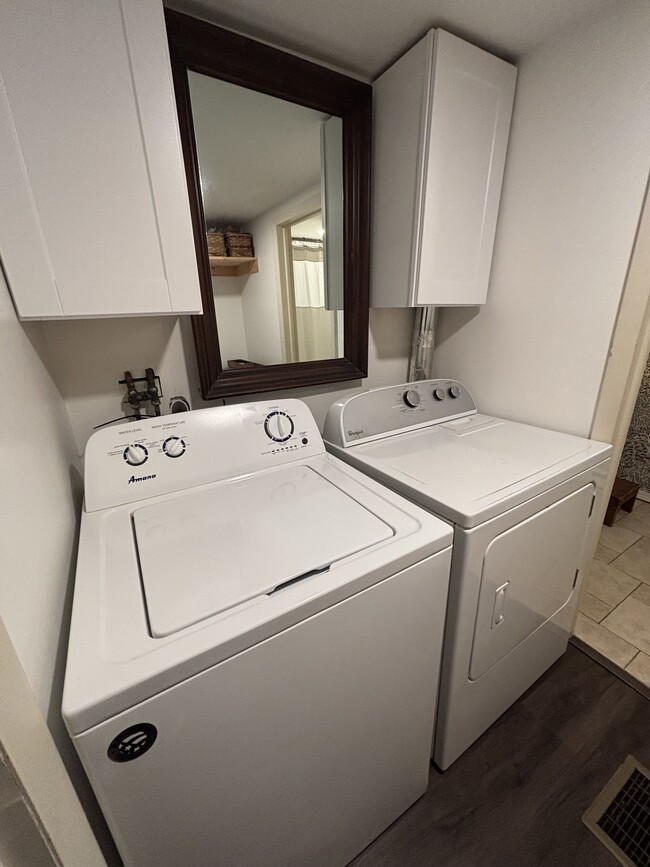 Full sized washer and dryer - 846 N President Ave