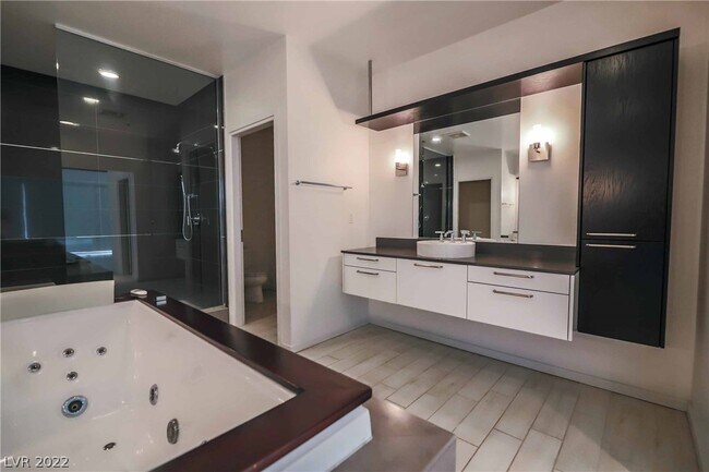 Building Photo - 900 S Las Vegas Blvd