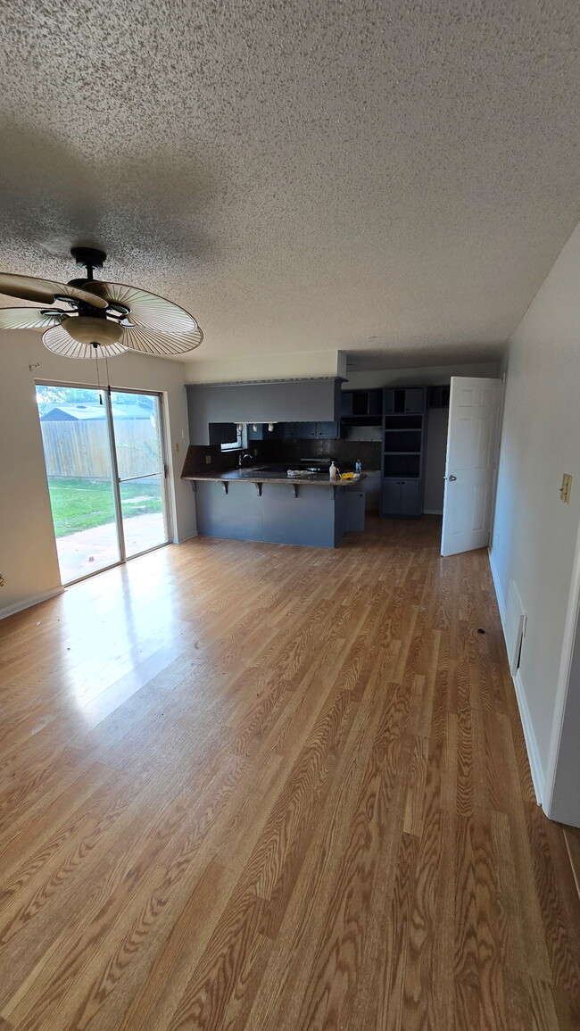 Building Photo - 314 NW Compass Dr