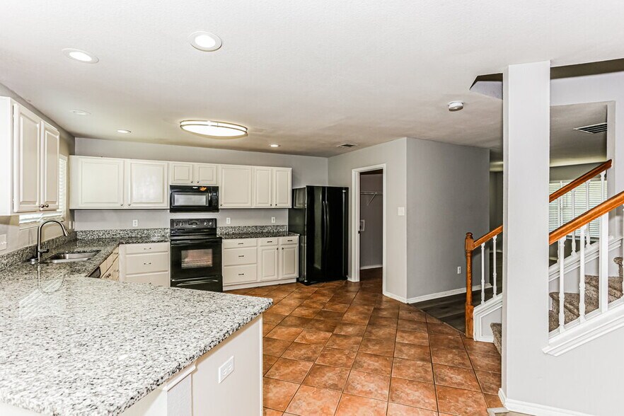 Building Photo - 8201 Southbrook Cir