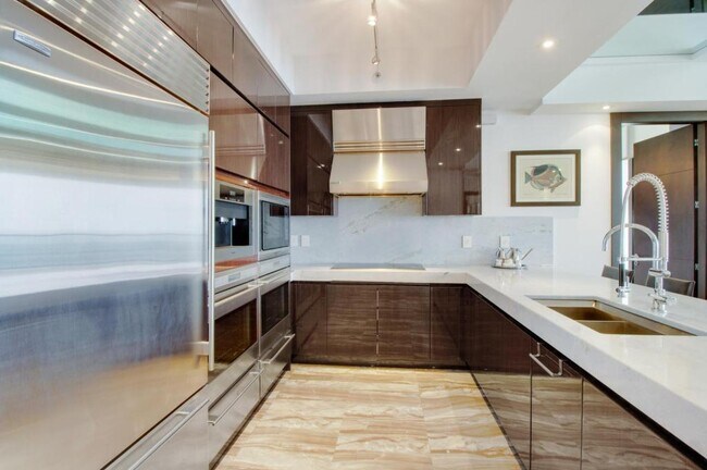 Building Photo - 9703 Collins Ave