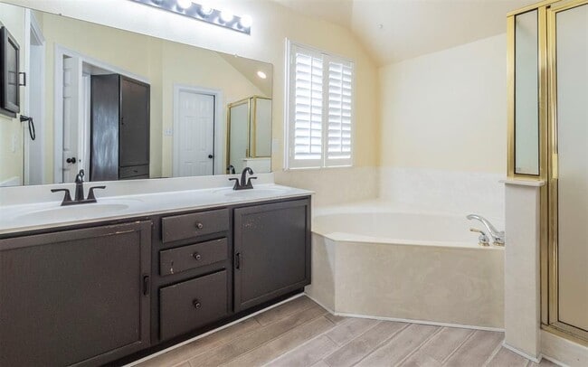 Building Photo - 2814 Bluejay Dr