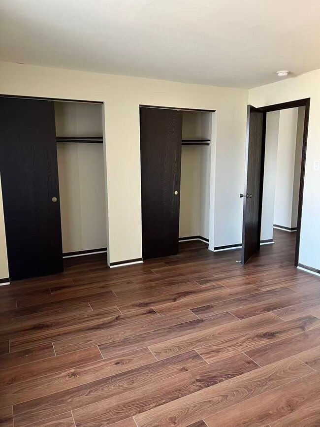 Building Photo - 16640 Crescent Ave