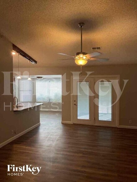 Primary Photo - 6268 N 88th Ave