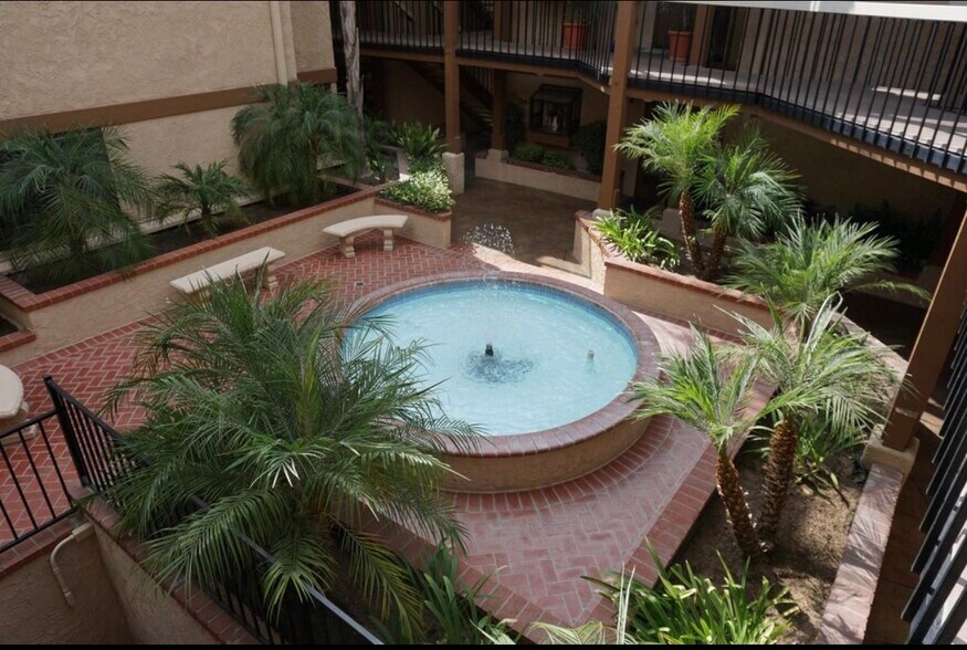 Building Photo - 441 E San Jose Ave