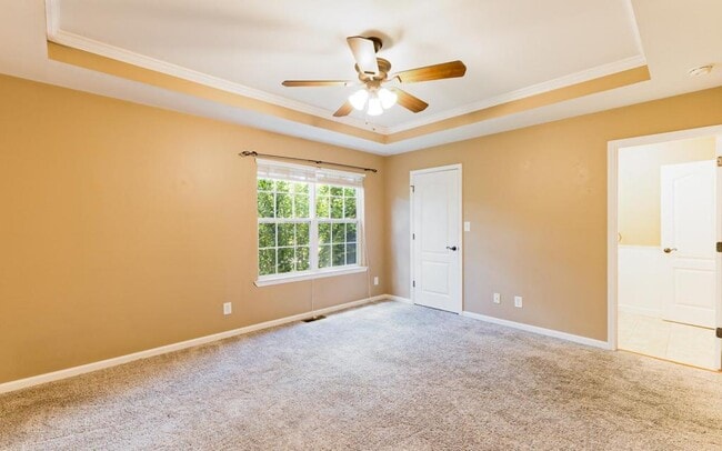 Building Photo - 380 Farmway Dr SE