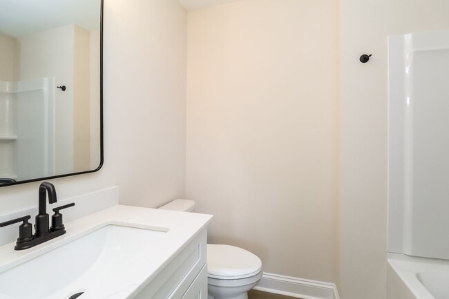 Building Photo - 720 Drakeford Ct