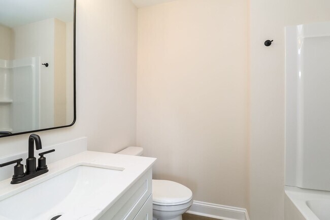 Building Photo - Beautiful 3BR 3.5BA Townhome w/ Full Appliance Kitchen - Garage Parking in West End