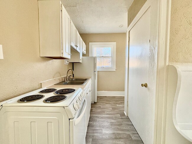 Building Photo - 1508 Hermosa Pl