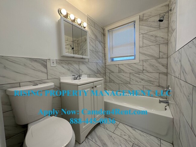 Building Photo - 1536 Bradley Ave