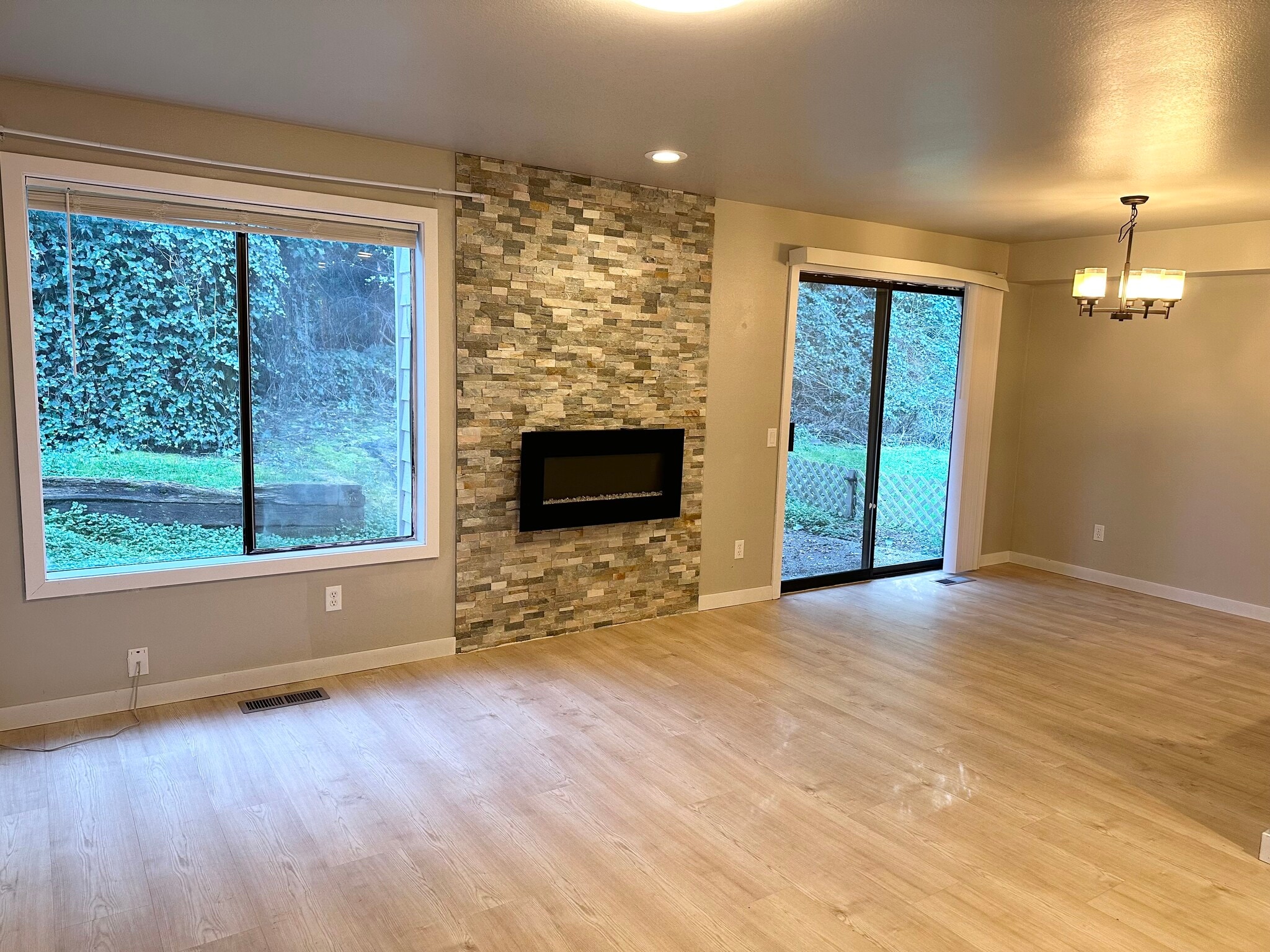 Building Photo - 12713 NE 83rd Ct