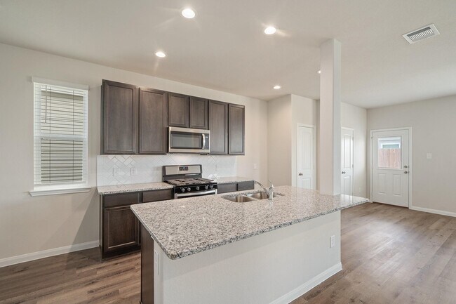 Building Photo - 3915 Deledda Dr