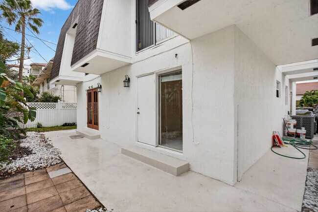 Building Photo - 536 SE 20th Ave