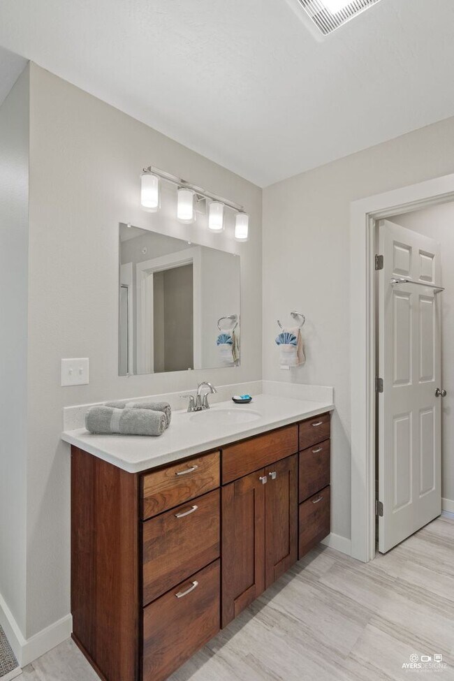 Building Photo - FURNISHED EXECUTIVE RENTAL