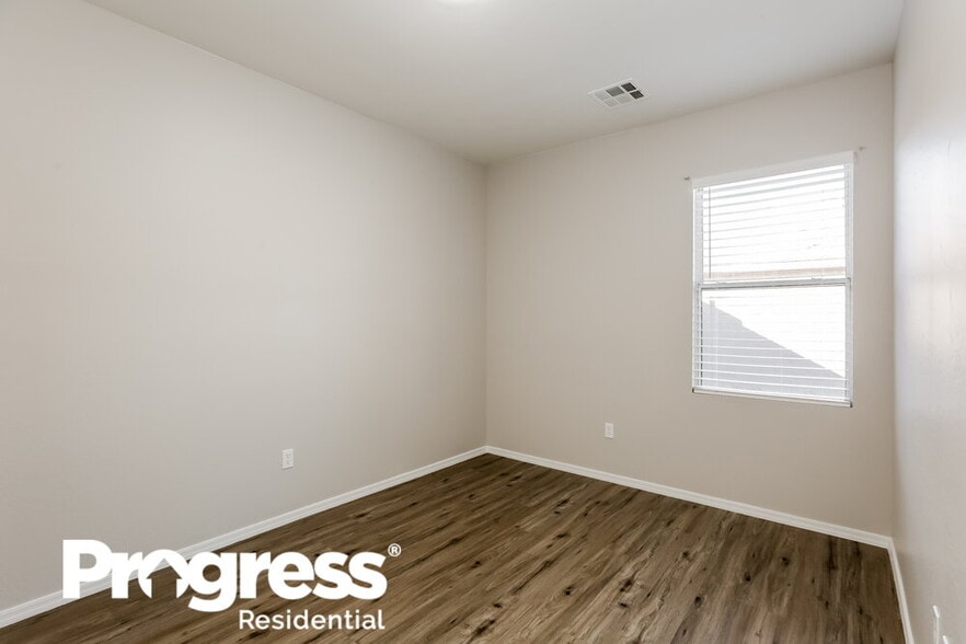 Building Photo - 4130 W Vineyard Rd