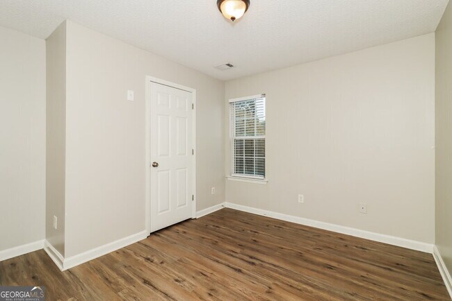 Building Photo - 118 Bainbridge Ct