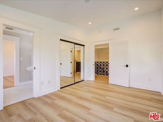 Building Photo - 400 N Avenue 66