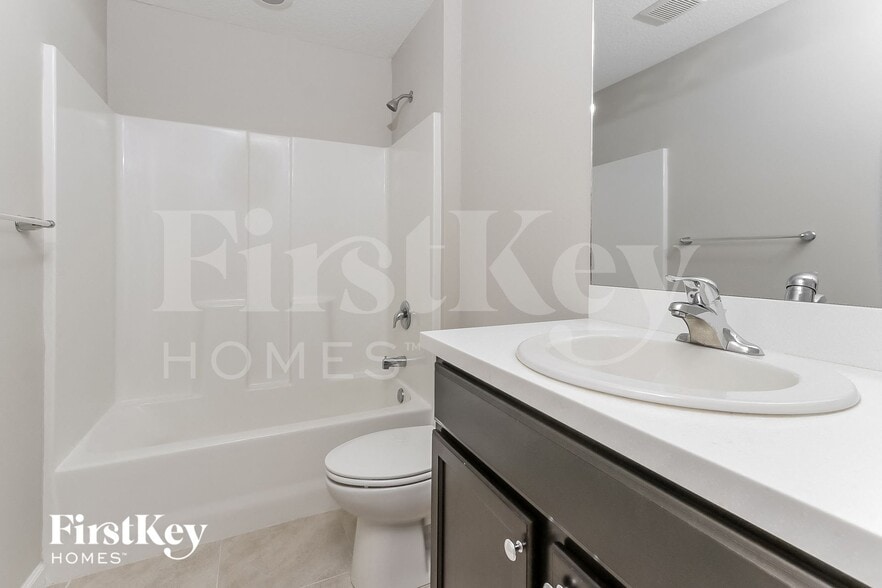 Building Photo - 873 SW Saltonstall Terrace