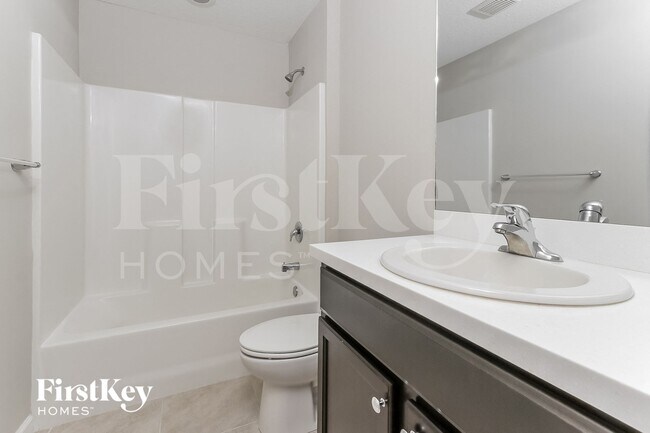 Building Photo - 873 SW Saltonstall Terrace