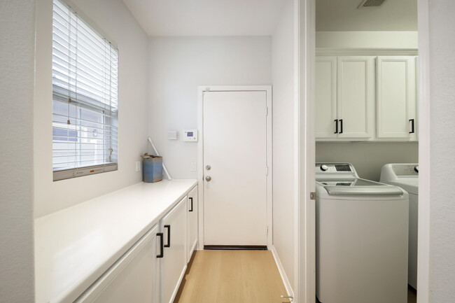 Building Photo - 5702 Segovia Way