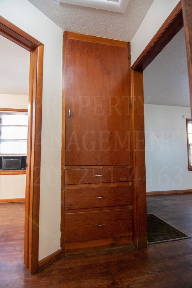 Building Photo - Weekly Rental 2 Bedroom 1 Bathroom on cul-...