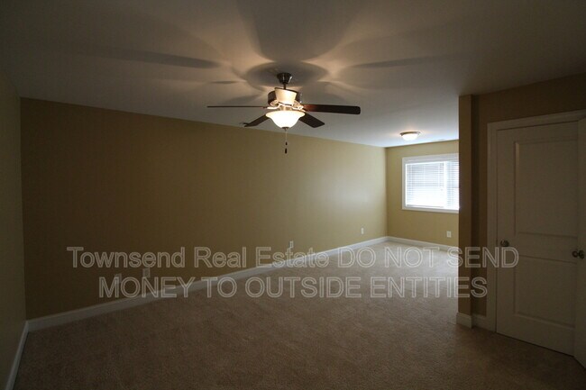 Building Photo - 2210 Westdale Dr