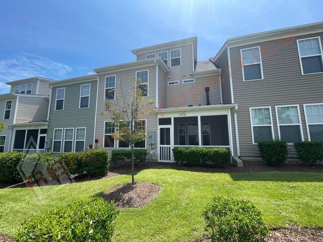 Building Photo - Beautiful 3 Bedroom Townhome with 3rd Floo...