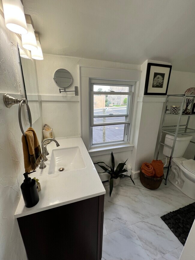 Building Photo - 216 Academy St