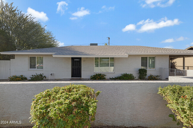 Building Photo - 607 E Encanto Dr