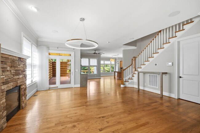 Building Photo - 520 Iverson Way