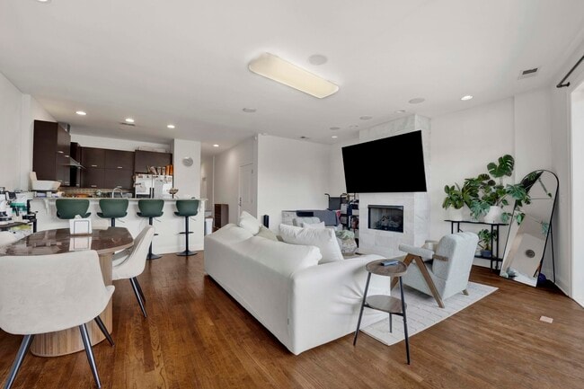 Building Photo - 3505 N Elston Ave