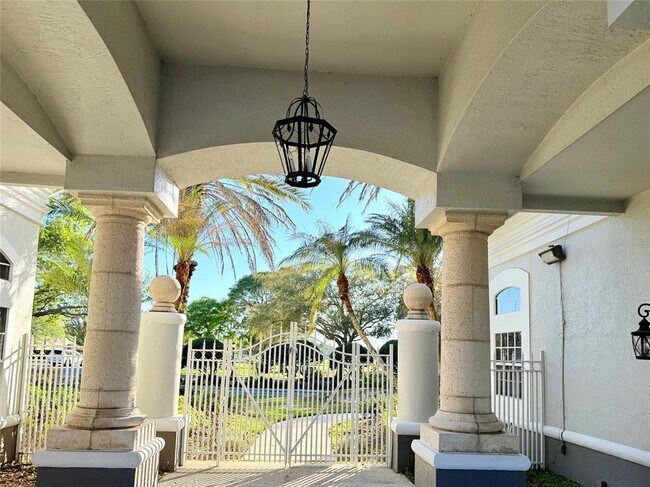 Building Photo - 13827 Fairway Island Dr