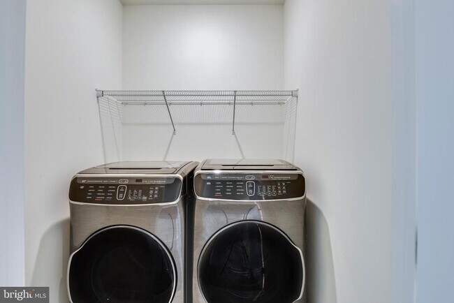 Building Photo - 6665 Fayette St