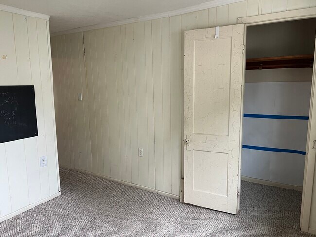 Building Photo - 1926 E 123rd St