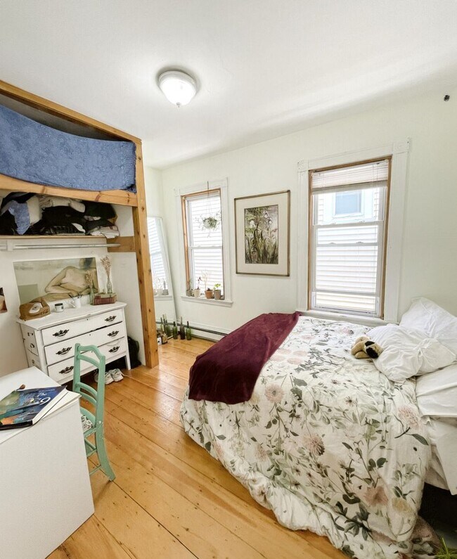 Building Photo - Unique and Amazing AparTment