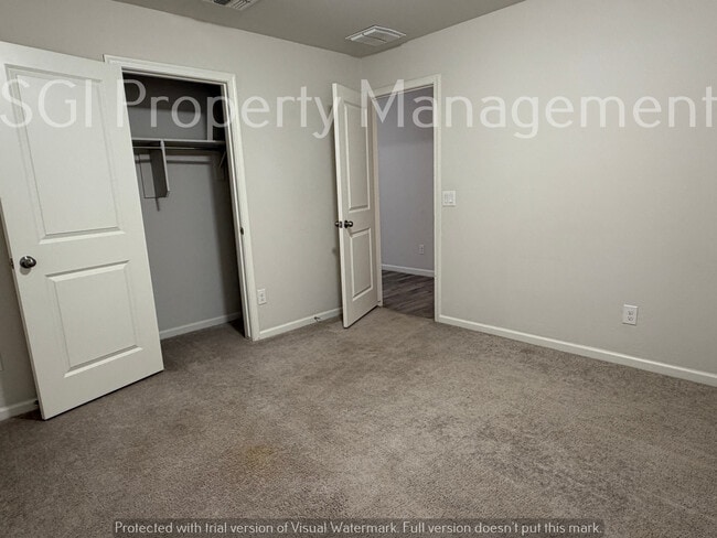 Building Photo - 2025 E Velvet Pl