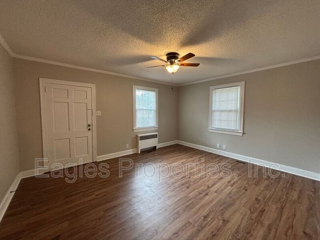 Building Photo - 1307 E Ash St
