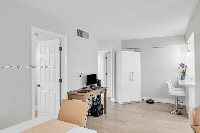 Building Photo - 9091 Lime Bay Blvd