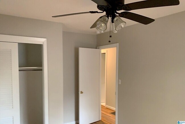 Building Photo - 1213 Oakwood St