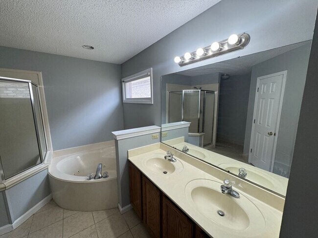 Building Photo - 8594 Sun Vista Dr N