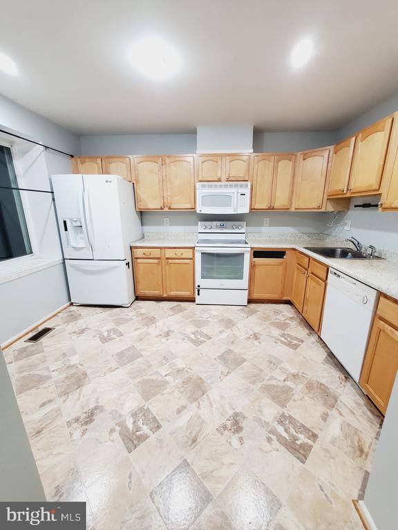 Building Photo - 19 Island Run Ct