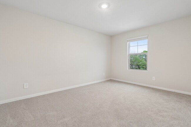 Building Photo - 702 Dotty Dr