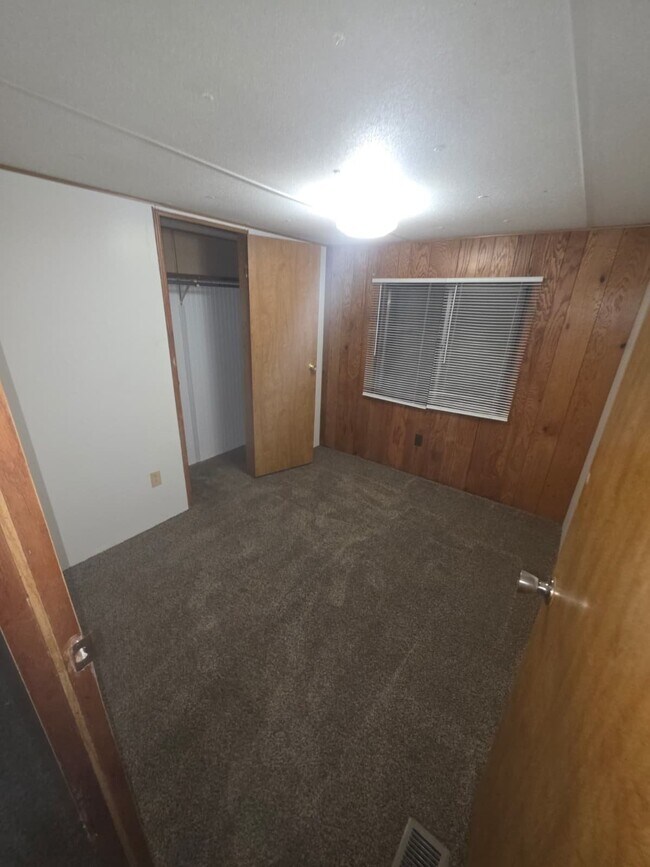 Building Photo - 4728 Ellsworth Ln