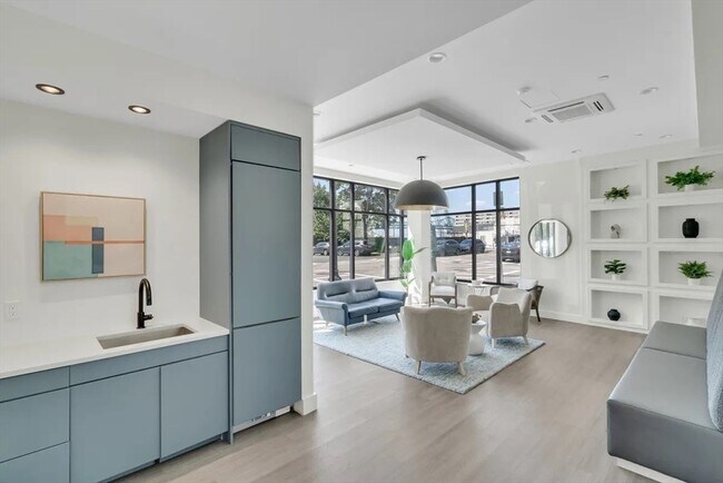 Building Photo - 301 Border St