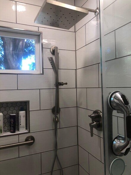 Spa handle and rain showerhead - 8528 SW 35th Ave