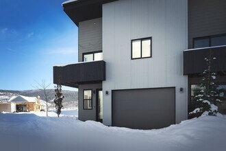 Building Photo - Fully Furnished - 2 bedroom / 2.5 unit in Victor with Garag