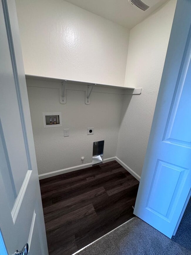 Building Photo - Beautiful new home with solar for rent in ...
