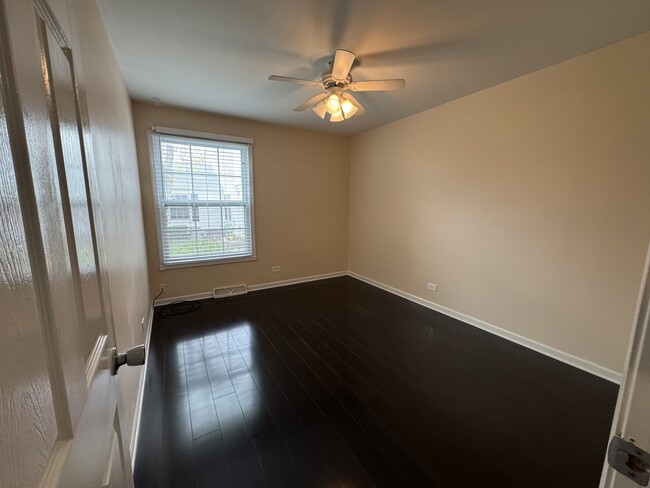 Building Photo - 485 Sidney Ave