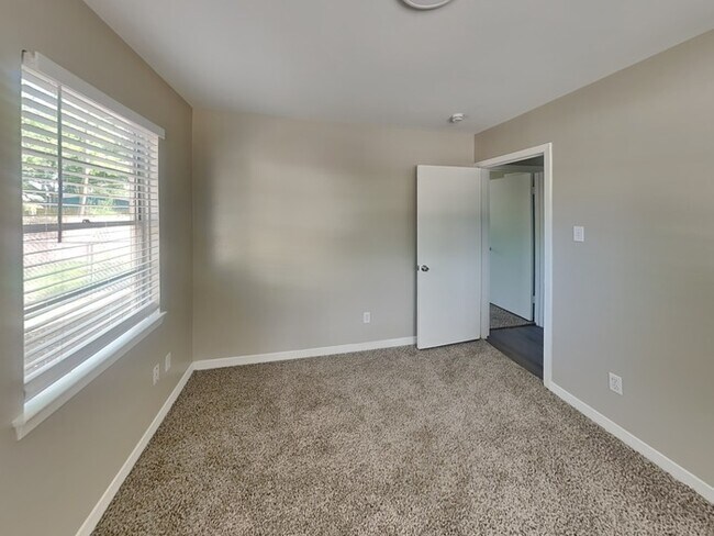 Building Photo - 10322 Antrim Ln