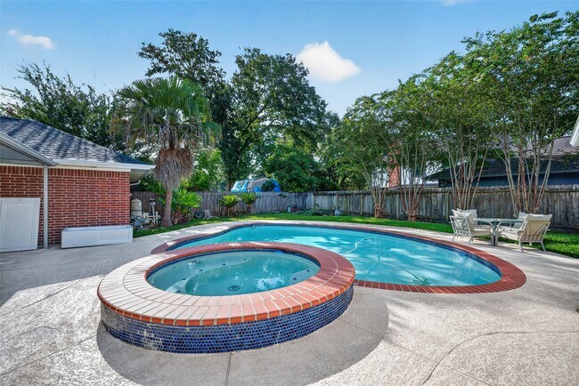Building Photo - 3910 Chile Dr